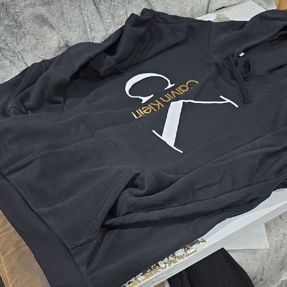 Calvin Klein Black and Gold Hoodie for Men - Picture 13 of 13